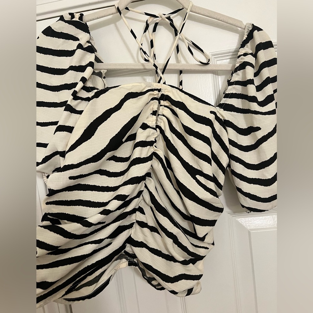 H&M Zebra Print Cropped Blouse, Size Medium - Picture 5 of 8